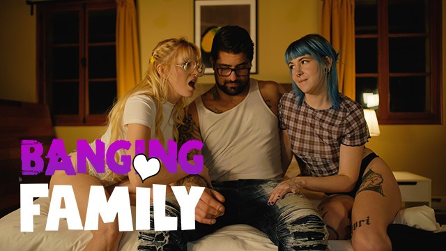 Porno con la ideal putita con piercing de Banging Family