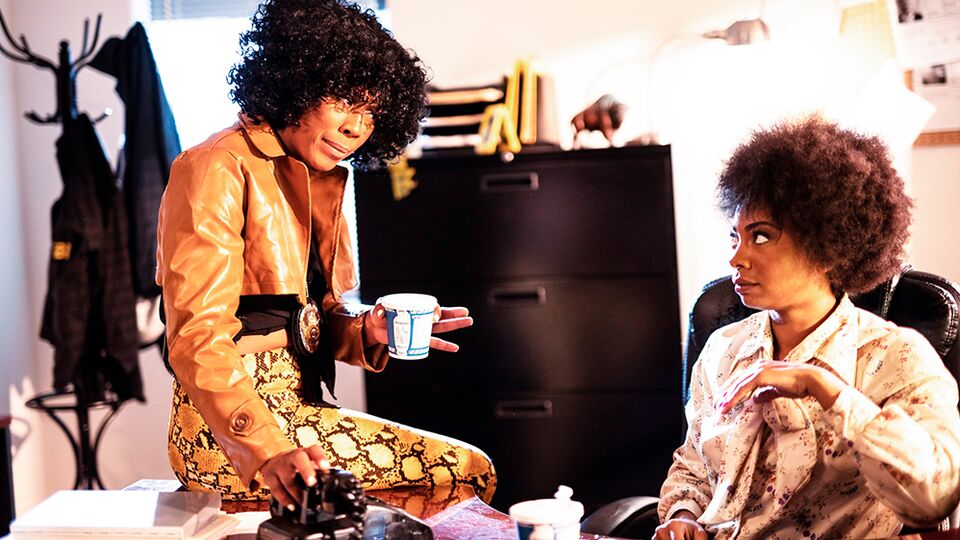 Misty Stone und Cali Caliente in Kleine Titten Film von Sweet Sweet Sally Mae