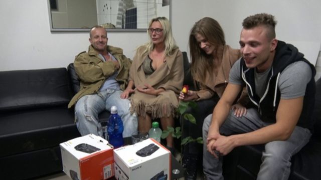 Noname's handjob video