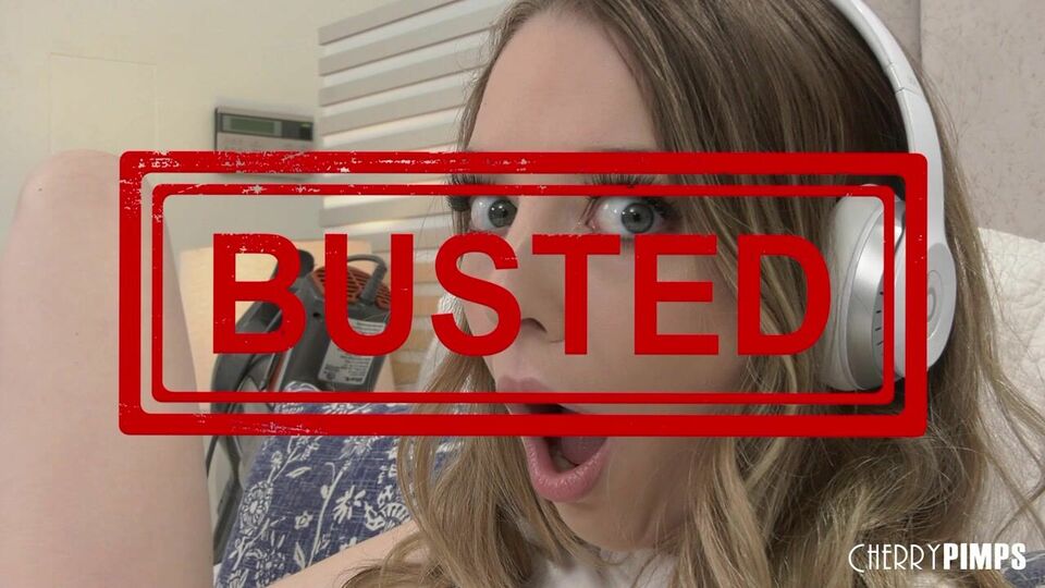 Busted apresenta danadinho sexo da Lily Larimar