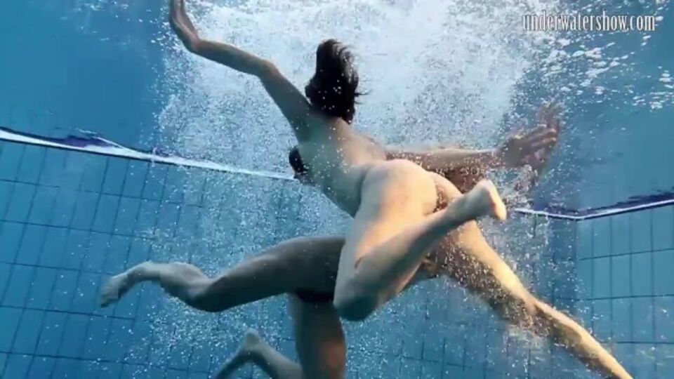 Underwater Show - lesbians video