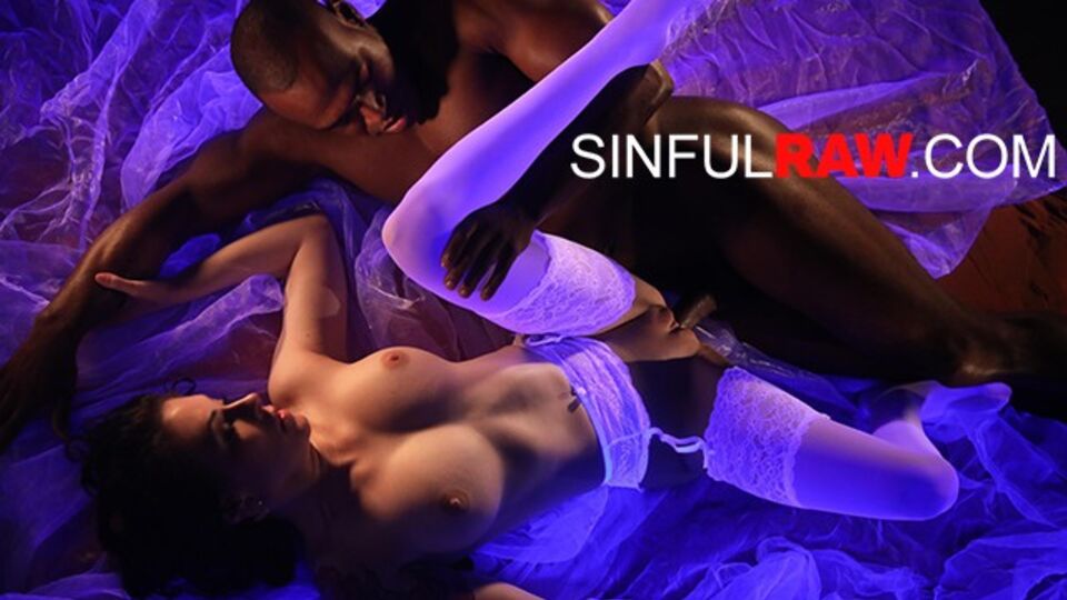 Rosada amada - romântico filme - Sinful Raw