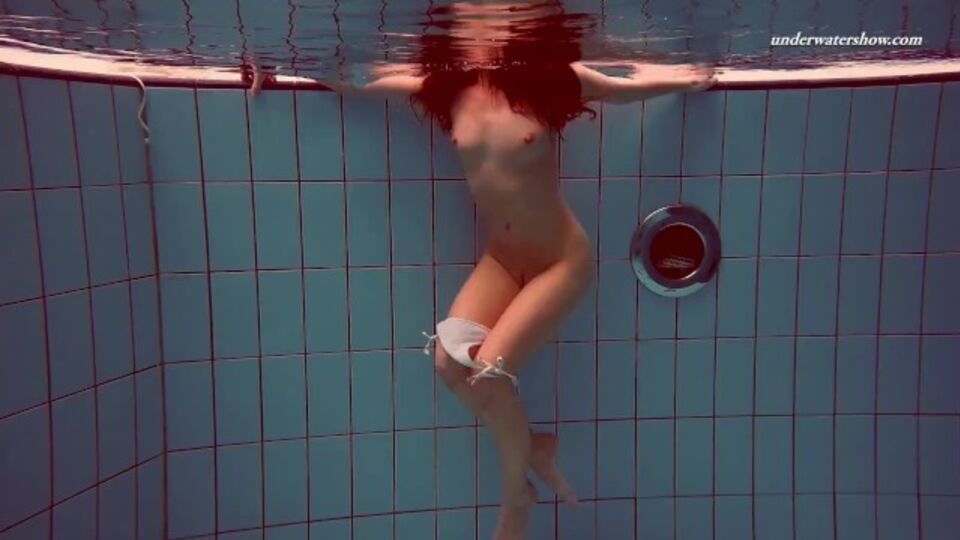 Fesselnde Liebling - Luder XXX-Film - Underwater Show