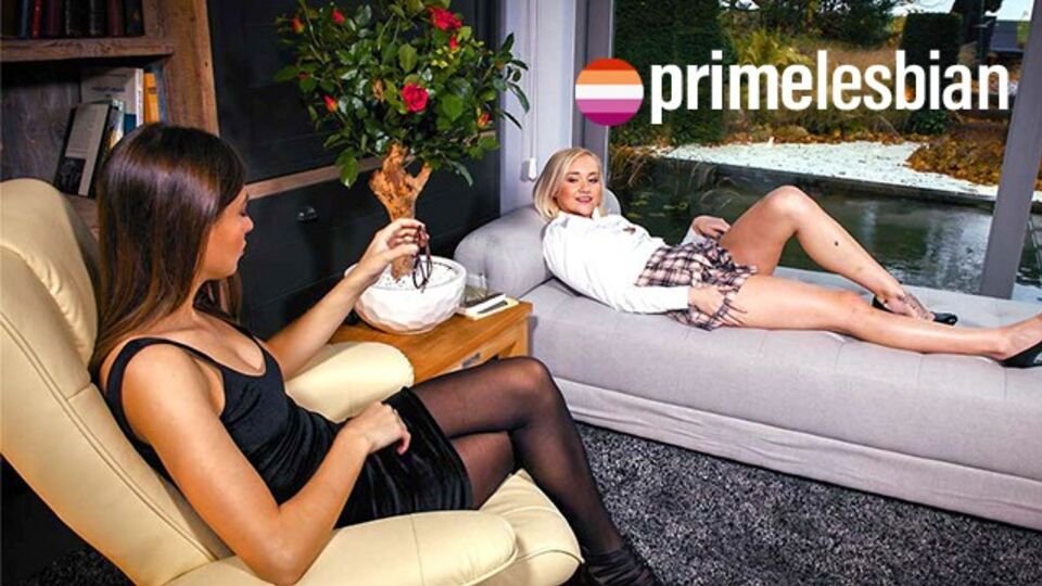 Zierlich Sexfilm mit lustiger Talia Mint von Prime Lesbian