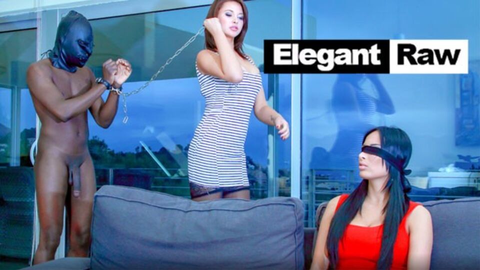 Anissa Kate e Anna Polina em escravidão filmagem no Elegant Raw