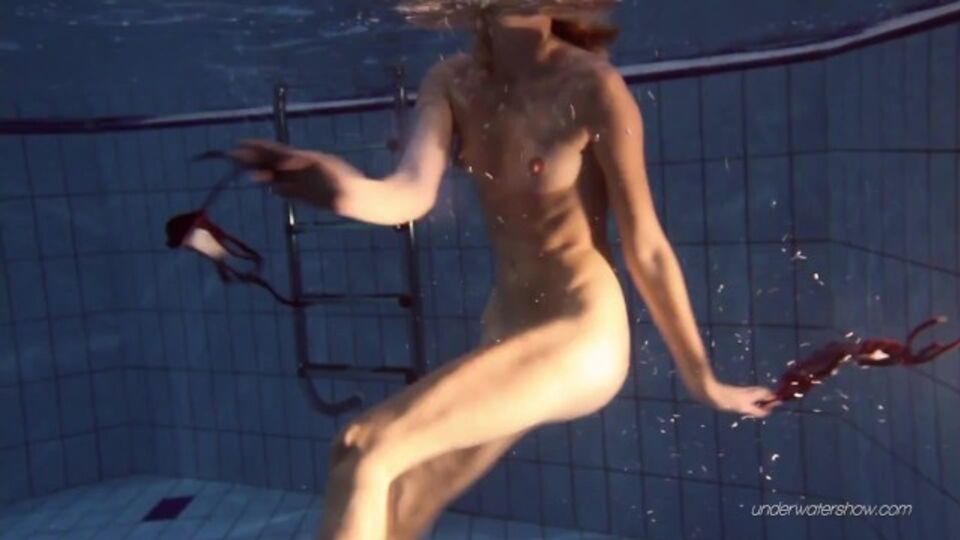 Nastya in trailer xxxwater di Underwater Show