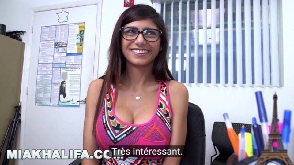 La salaz Mia Khalifa en rodaje de detrás de escenas