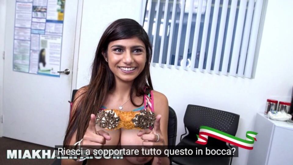 Mira escena con la maravillosa Mia Khalifa