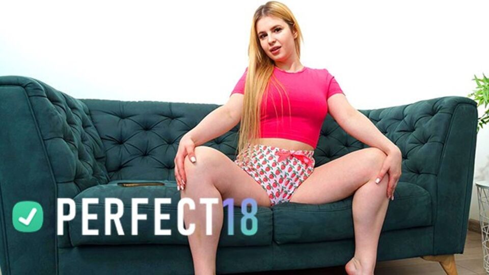 Contenu x de petite jeune avec la libidineuse dame de Perfect 18