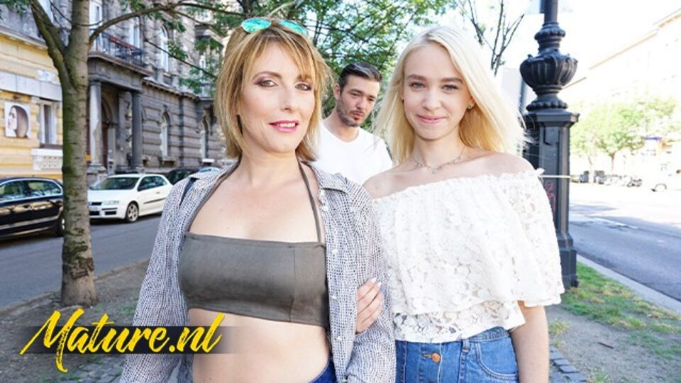 Arteya Dee e Emma Klein in film scopata del culo di Mature NL