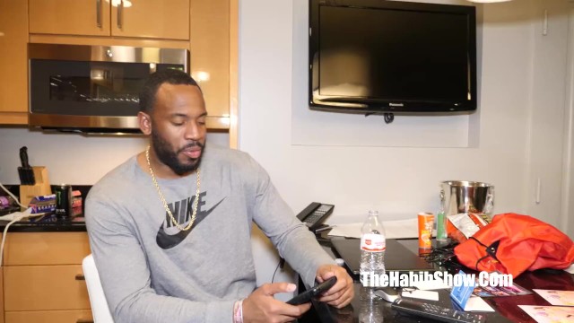 Infuocata Jovan Jordan partecipa in azione sospesa