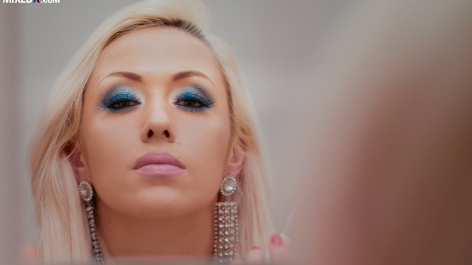 Gatíssima Christina Shine estrelando em papai mamãe pornografia