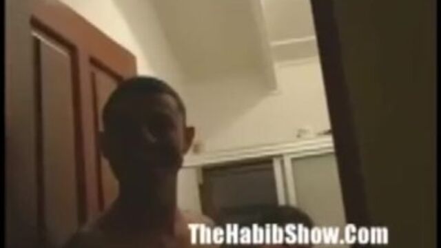 Cosita bonita en rodaje de negro de The Habib Show