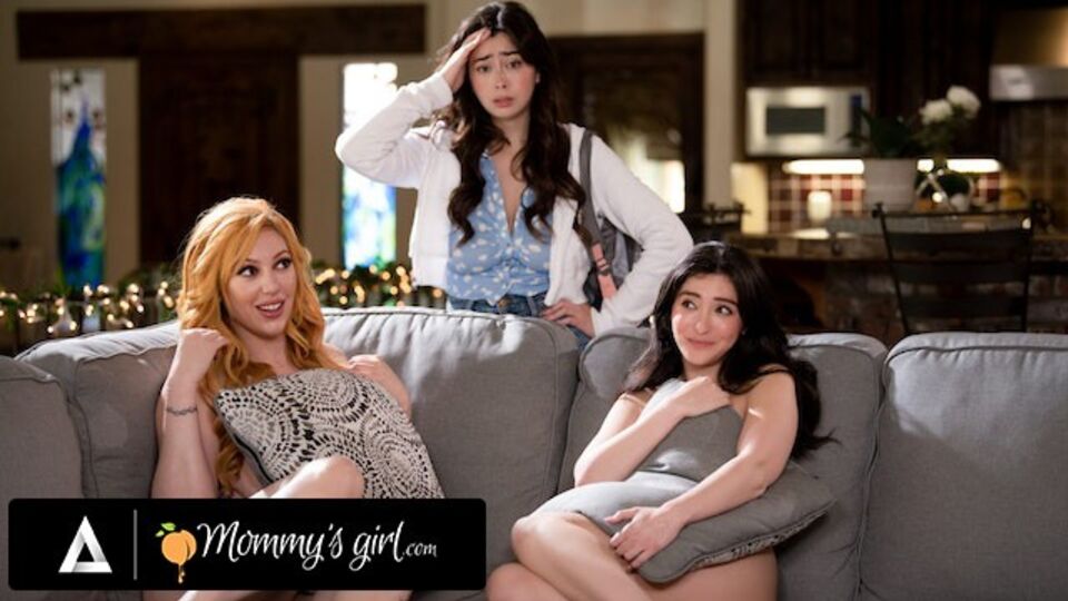 Lesbisch Film mit aufgeregter Lauren Phillips und Jane Wilde von Mommy's Girl