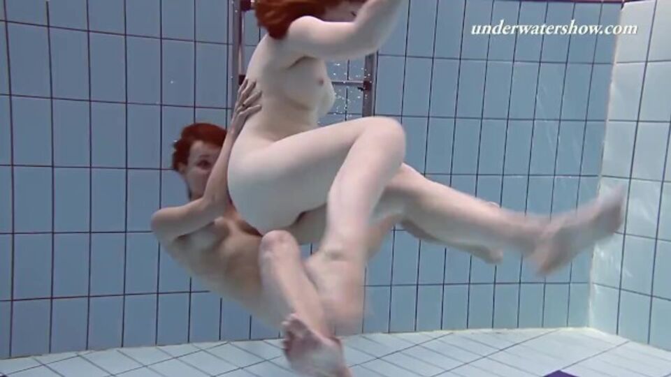 La zorrita Lenka - pornografía de público - Underwater Show