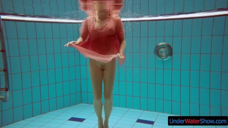 Bimbo dans clip plage de Underwater Show