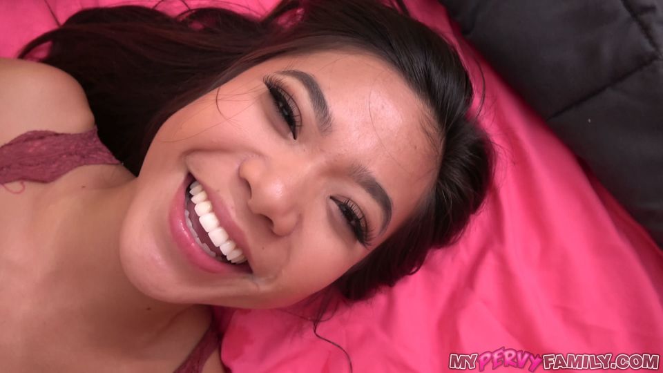 Vina Sky in Masturbation Fickfilm von My Pervy Family