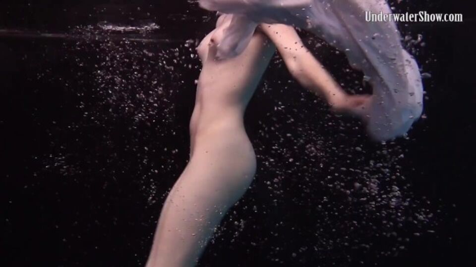 Underwater Show - videata ragazzina