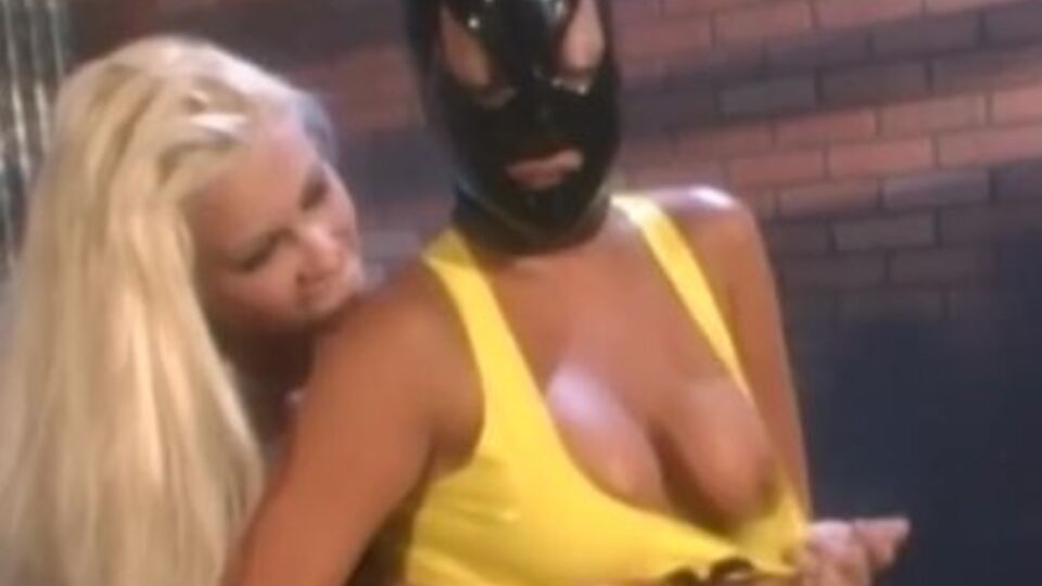 Superb queen bee's oral video