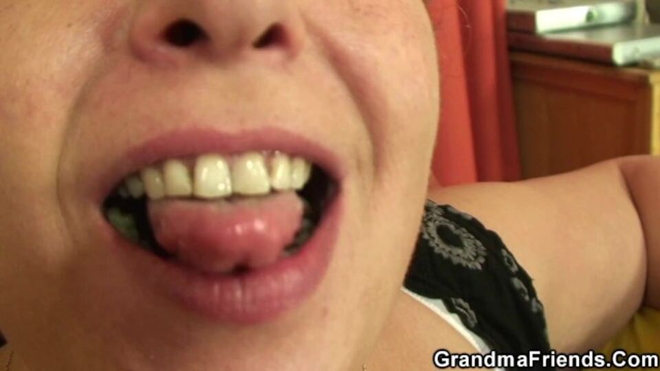 Exquisite Traumfrau in Blowjob Clip