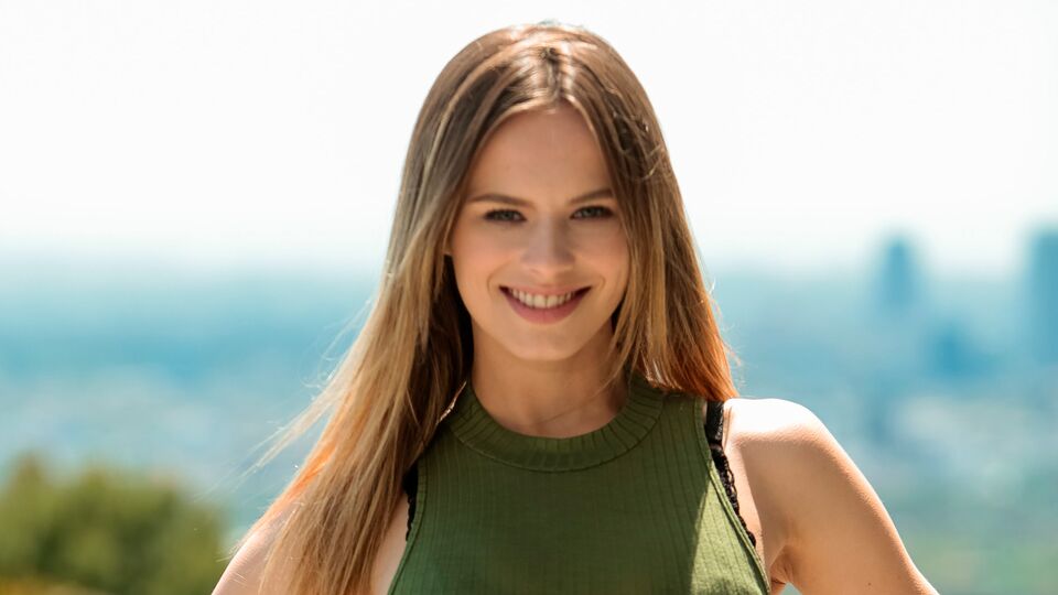 Babes présente séquence maigre de Jillian Janson