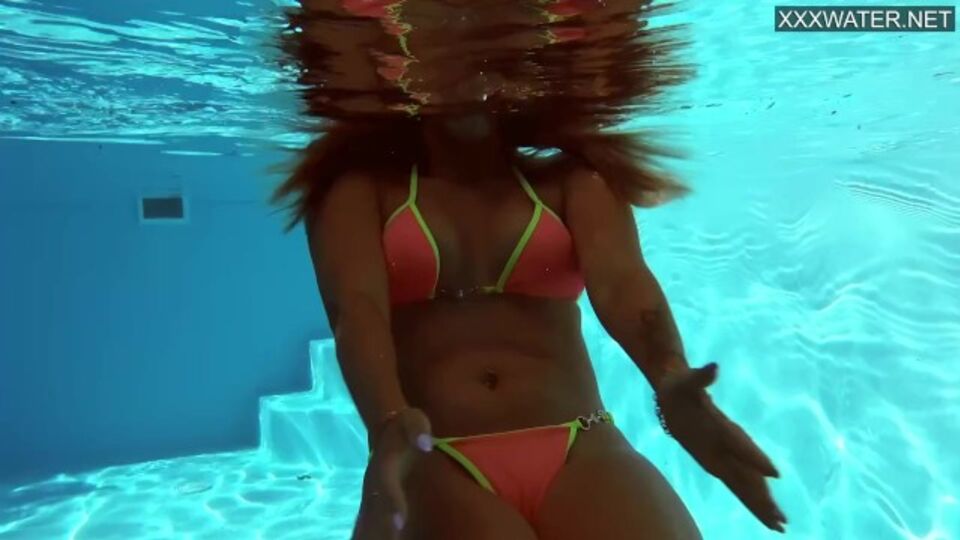 Anita Rover in Französisch XXX-Film von Underwater Show