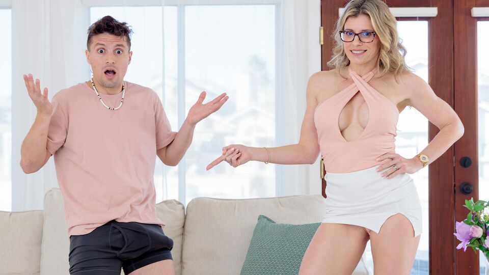 Moms Teach Sex presenta acción con las sexo de lado de Cory Chase