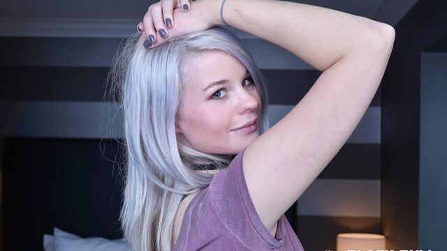 Emma Price in video scopata laterale di blackbullchallenge