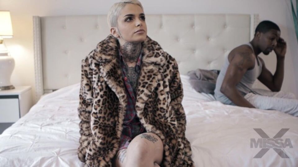 Apaixonante Kristen Scott e Isiah Maxwell estrelando em de quatro clipe