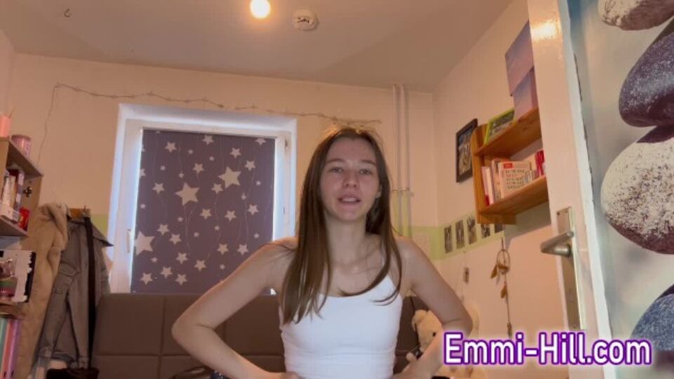 Squeaky EmmiHill - masturbation action - Verified Amateurs