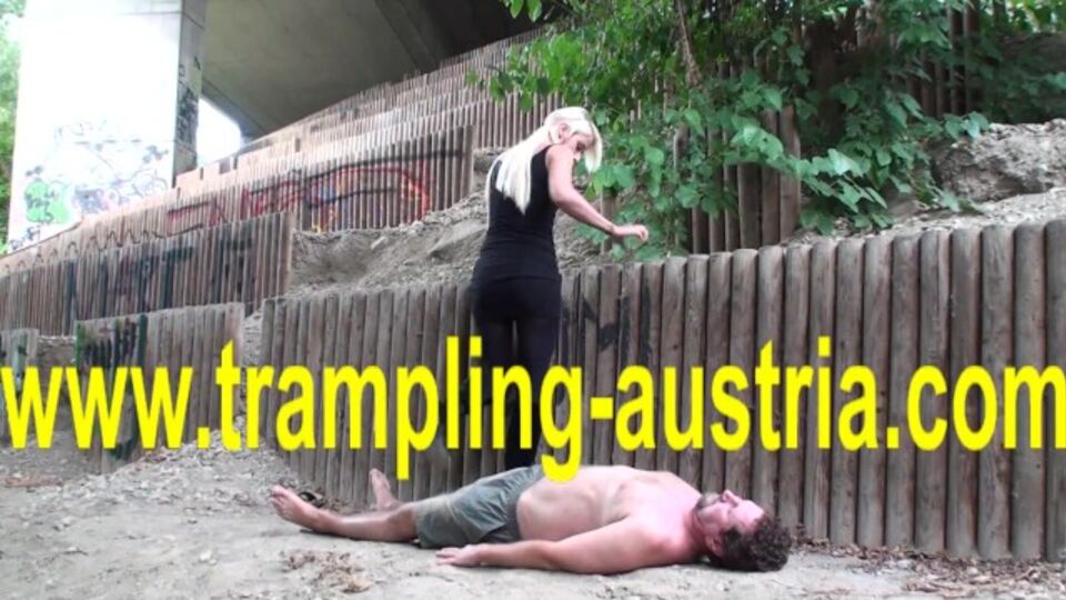 Trampling Austria प्रस्तुत करता है Princess Paris का hd अश्लील