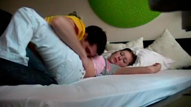 ब्लोजॉब दृश्य Young Libertines से लहूलुहान Kattie Gold के साथ