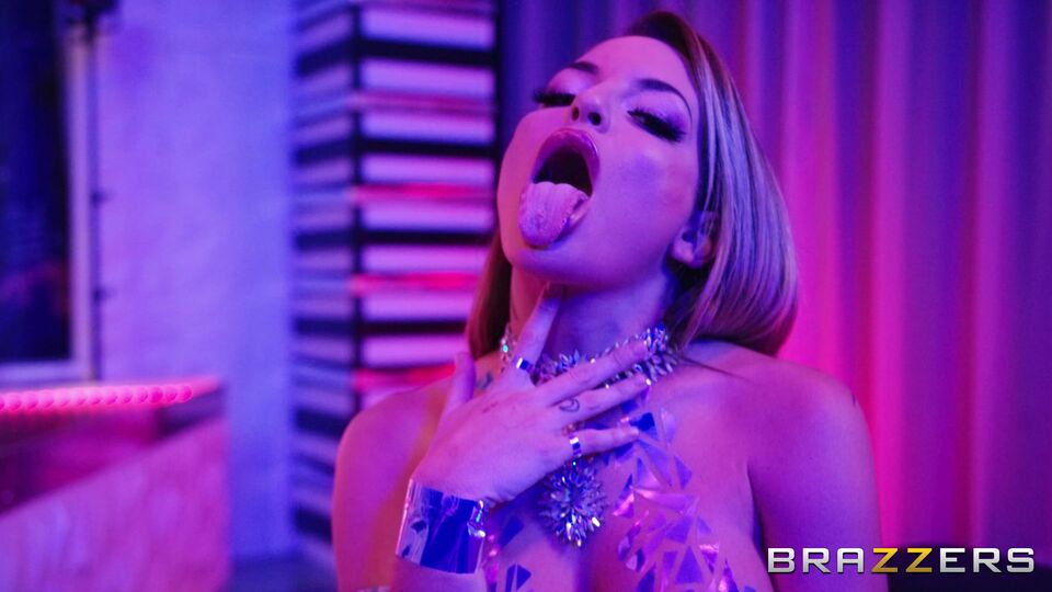 Big Wet Butts präsentiert Kissa Sins's Dicke Titten Sexfilm