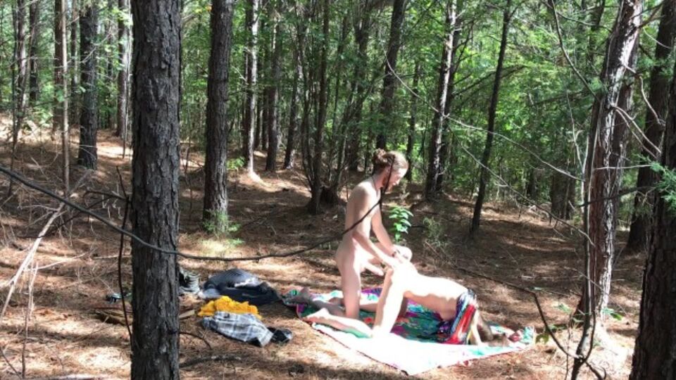 Verified Amateurs presenta vídeo con las público de SexyHippies