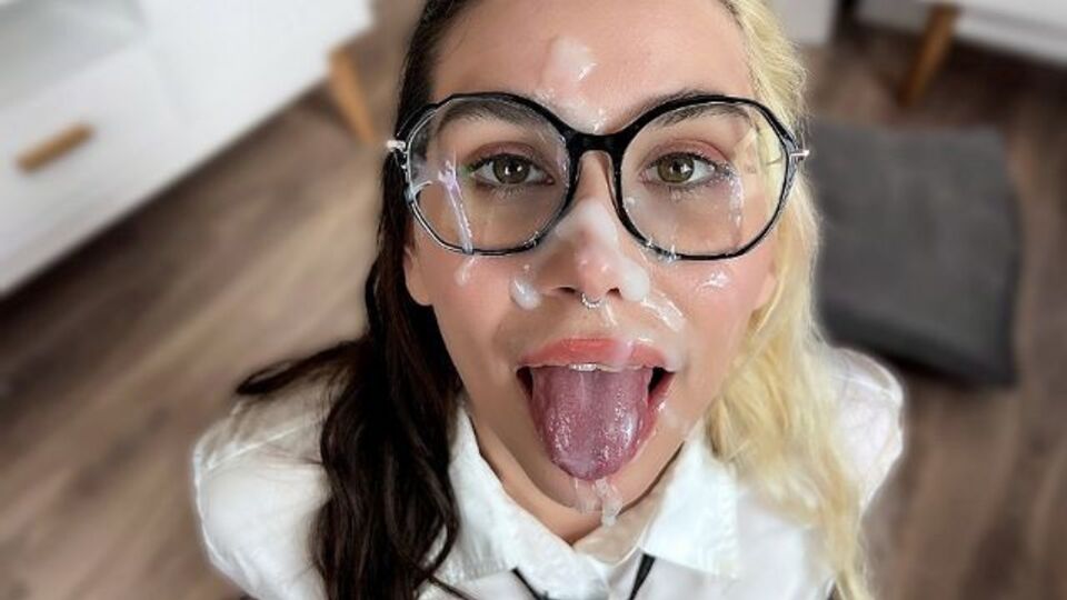 Ev4Evans em garota da escola cena no Verified Amateurs