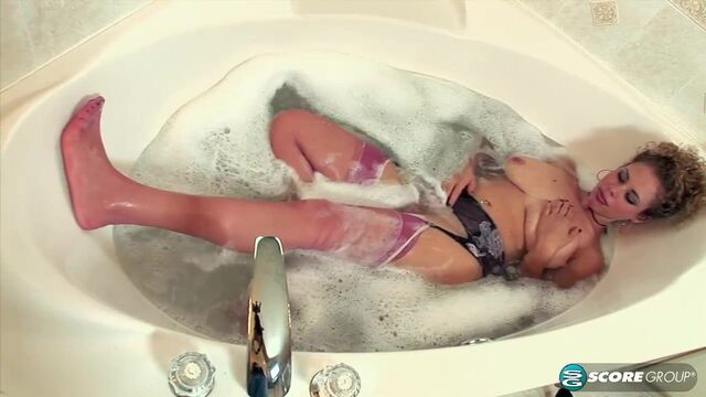 Leah Moore में हस्तमैथुन काम दृश्य Leg Sex द्वारा