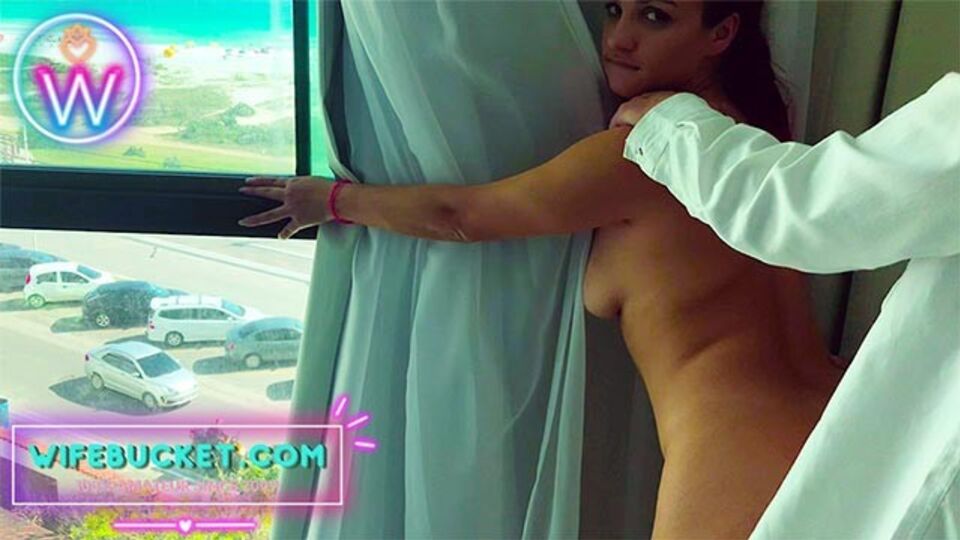 Pornografía con la escandalosa acompañante con MILF de Wife Bucket