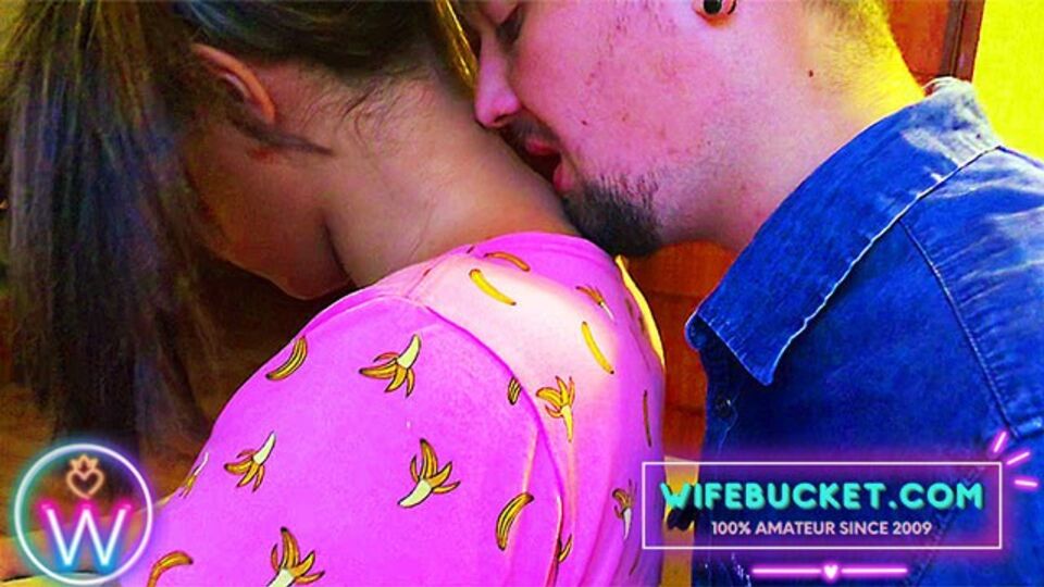 Brincalhona gatinha - esposa pornô - Wife Bucket