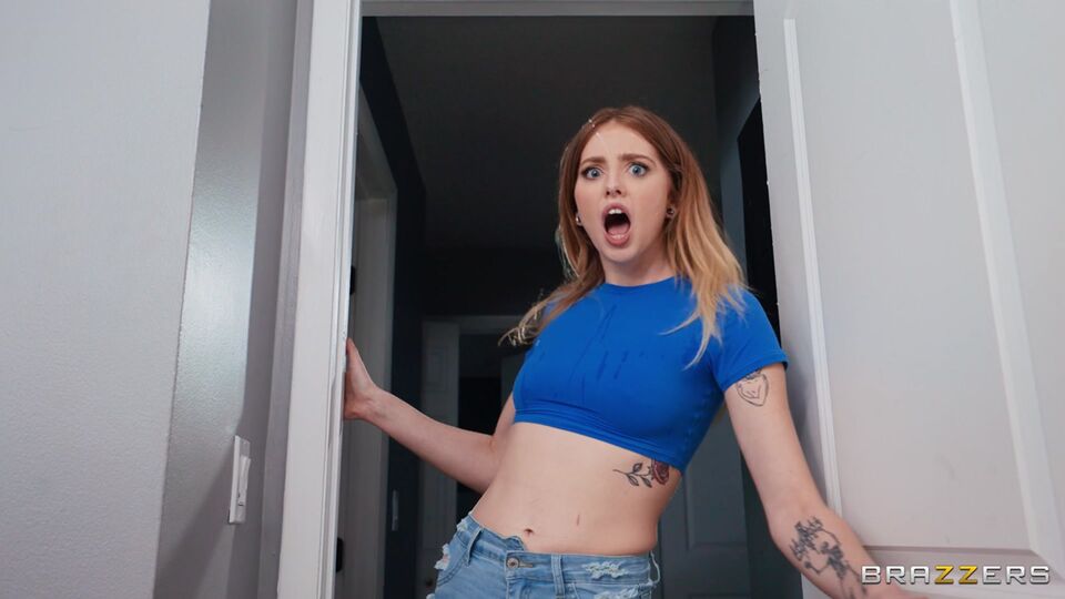 Lucy Foxx y Money Birdette en rodaje de cabello liso de Brazzers Exxtra