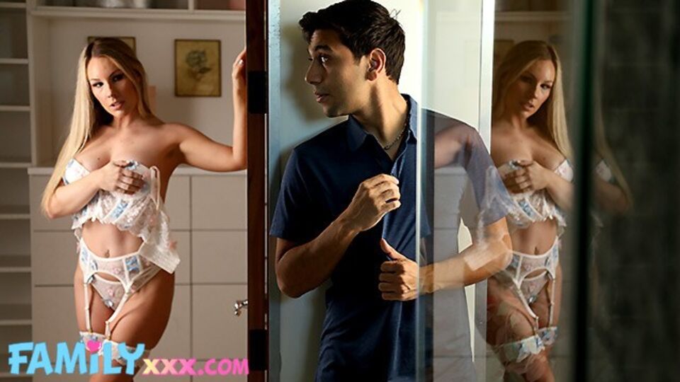 La dévouée Bunny Madison et Max Fills - film gros seins - FAMILYxxx