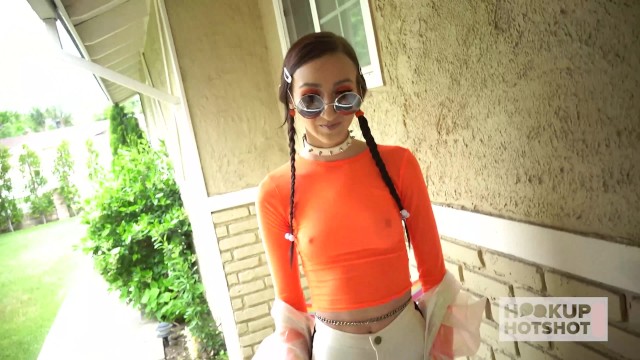 L'aphrodisiaque Bryan Gozzling et Carmen Rae dans film sperme dans la bouche