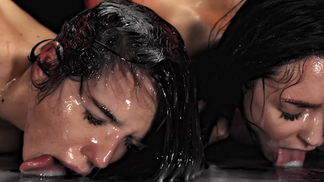 Escena de la elegante Eve de morena 