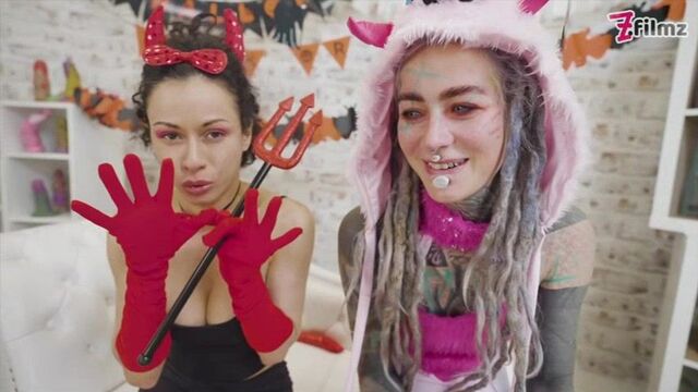 कवर-गर्ल Anuskatzz और Morea Black का xxx देखें