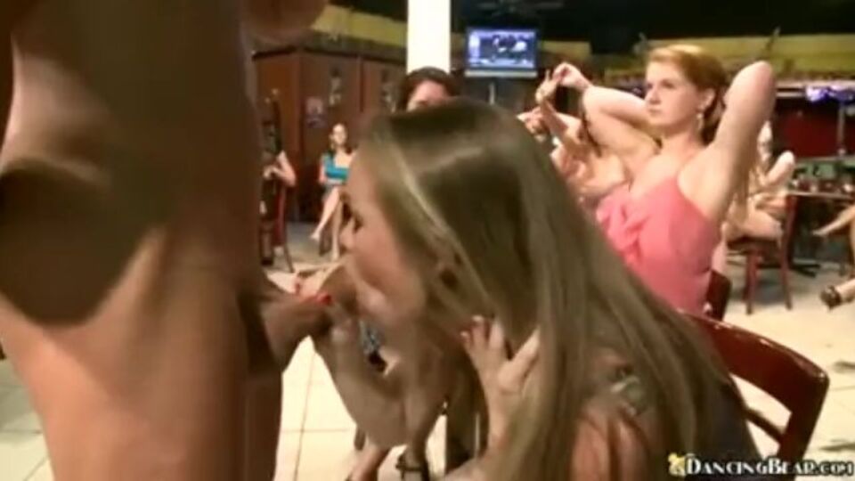 Sensualíssima coelhinha estrelando em facial vídeo