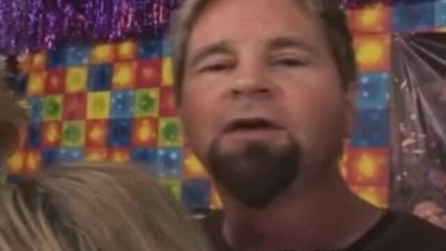 Videata sborrata con nobile Ally Kay e Amy Brooke di Fuck A Fan