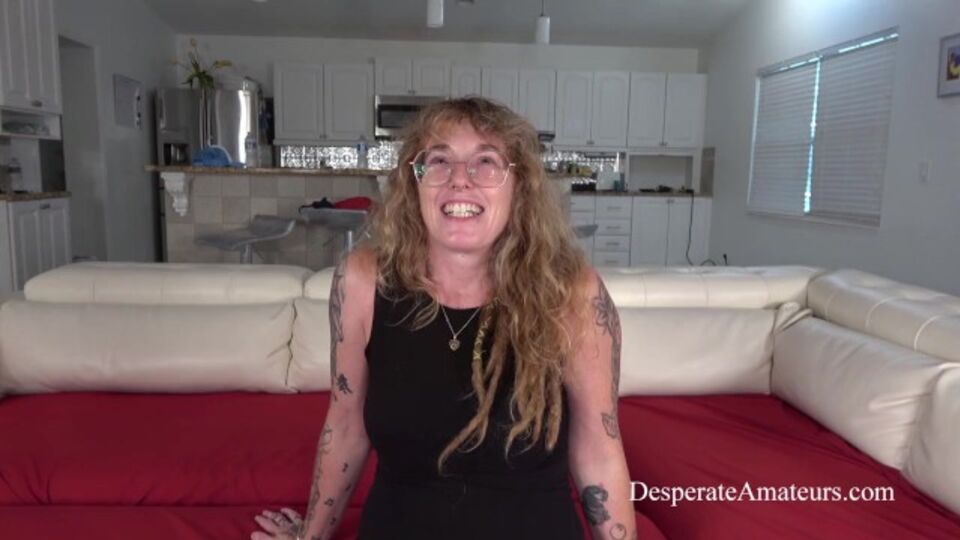Scarlett Foxx y Bridgette Daniels en toma de mujer tatuada de Desperate Amateurs