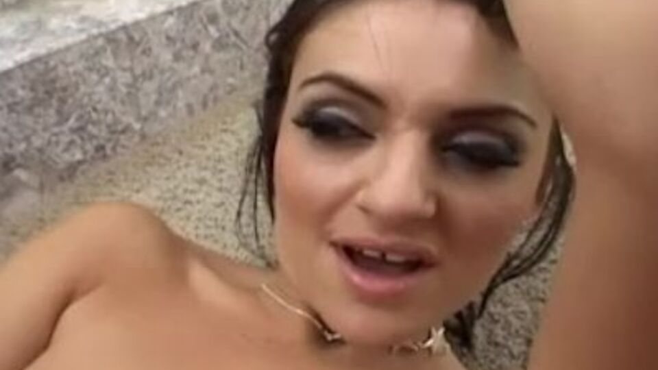 Fetiche clipe com enérgica Naudia Nyce e Michael Stefano do Real Anal Stories