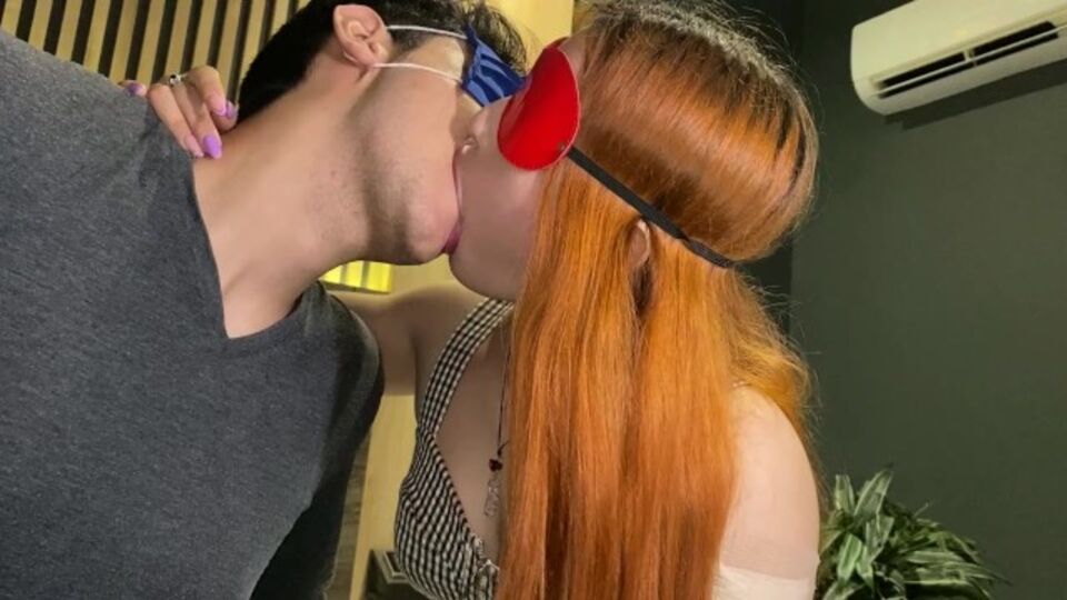Verified Amateurs presenta video bacio con La perra de Lucifer