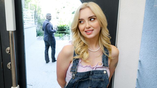 Lexi Lore's oral action by My BabySitters Club