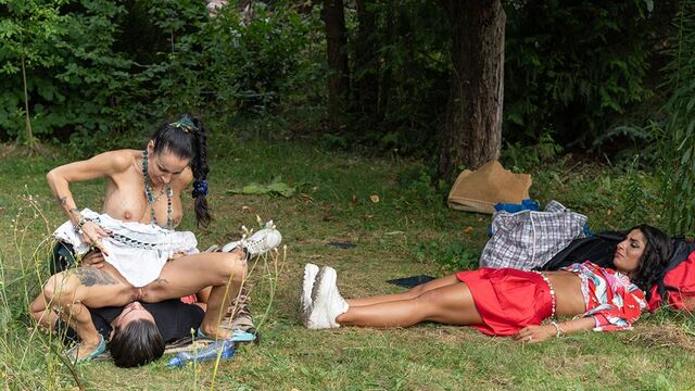 Mommy 4k - clip all'aperto